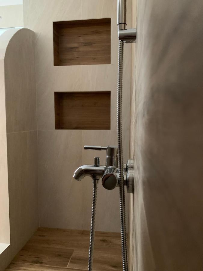 Komis Crown - Luxury Apartments Komi  ภายนอก รูปภาพ